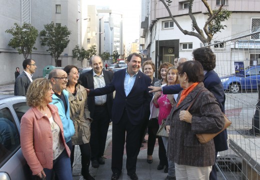 O alcalde destaca que a renovación de Monasterio de Cines permitirá recuperar a praza como espazo de convivencia para os veciños