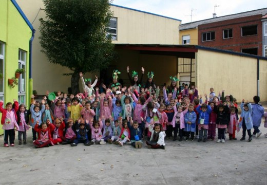 A tradición do magosto invade o patio do colexio Castelao