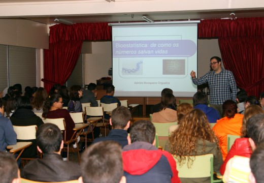 Adrián Mosquera Orgeira ofrece unha clase maxistral ao alumnado do IES Nº1 de Ordes