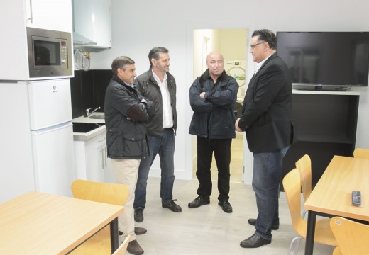 Xullo Flores visita a base permanente da Agrupación de Voluntarios de Protección Civil, a primeira na historia a cidade