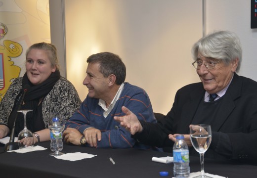 Concorrida presentación no Lustres Rivas de Riveira do libro do xornalista Alfredo Amestoy “EN EL CIELO NO HAY CHANEL”