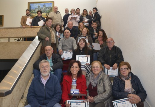 Entrega de diplomas ás persoas e entidades implicadas na terceira feira Artemar Riveira