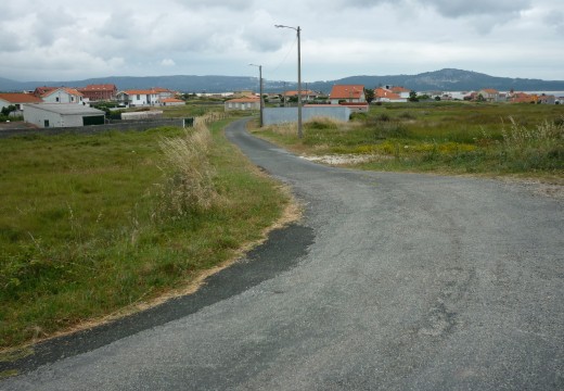 Adxudicada unha actuación dirixida a dotar de saneamento e pluviais ao camiño de acceso ao Cemiterio de Corrubedo