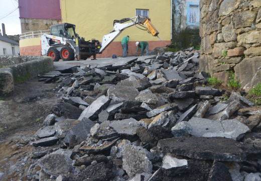 Arranque dos traballos de pavimentación do entorno de Cruceiro dos Remedios en Deán