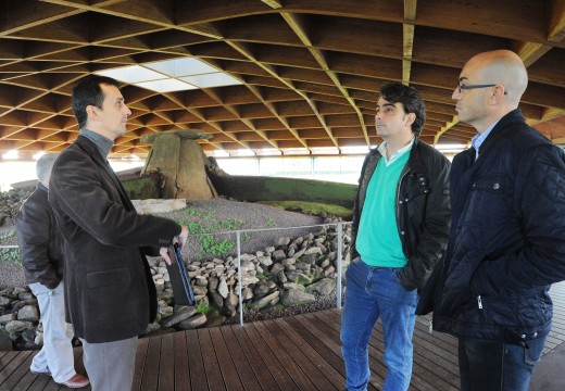 O presidente da Deputación visita o Dolmen de Dombate