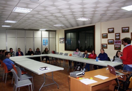 Unha quincena de mozos e mozas de Frades participou nun obradoiro de emprendemento na Rede organizado polo Concello e Xuventude