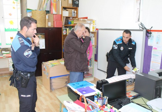 A caída de dous raios na Luaña causan danos materiais na escola unitaria da parroquia e en varias vivendas da contorna