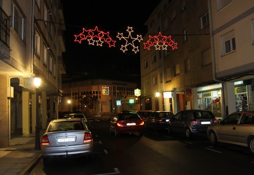 O Concello de Oroso adianta o acendido do alumeado de Nadal nun par de semanas como medida de apoio ao comercio local