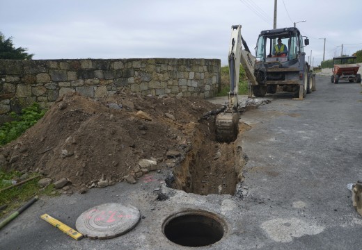 Arranca unha nova actuación dirixida a dotar de saneamento e pluviais ao camiño de acceso ao Cemiterio de Corrubedo