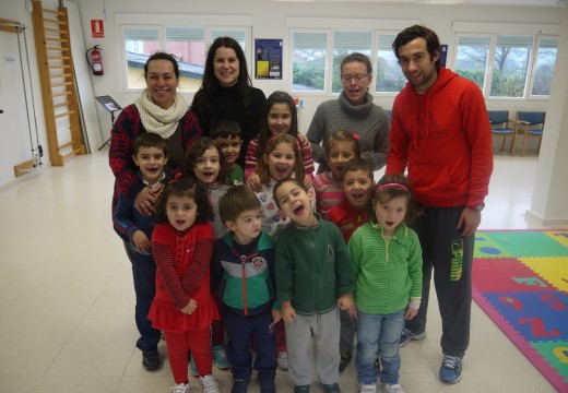 Nenos e nenas da Baña disfrutan no ‘Nadal xogo’