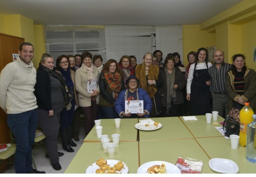 Entrega de diplomas no obradoiro de cociña e repostería de Entroido de Riveira