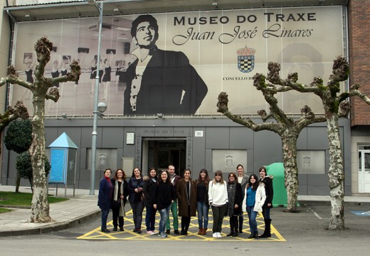 O Museo do Traxe Juanjo Liñares convértese en aula de formación para alumnos de confección e patronaxe