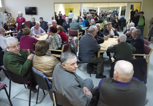 Uns 500 maiores de Val do Dubra participan na inauguración do Centro de Encontro de Maiores