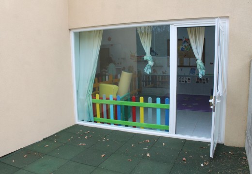 O Concello de Brión habilita un novo patio exterior na escola infantil dos Ánxeles