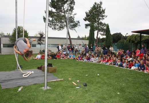 As acrobacias de ‘Un tonto no aire’ chegan á Semana Cultural de Oroso