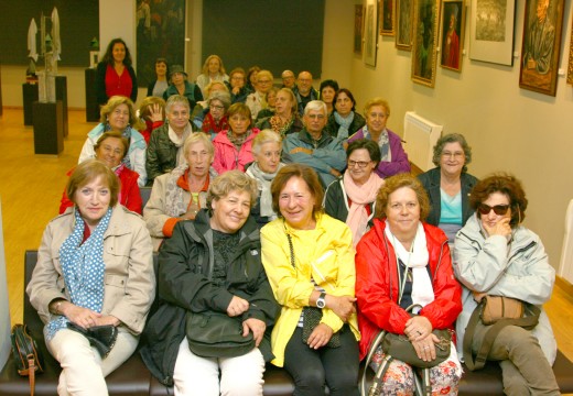 O Museo do Traxe recibe a visita dun grupo de turistas madrileños