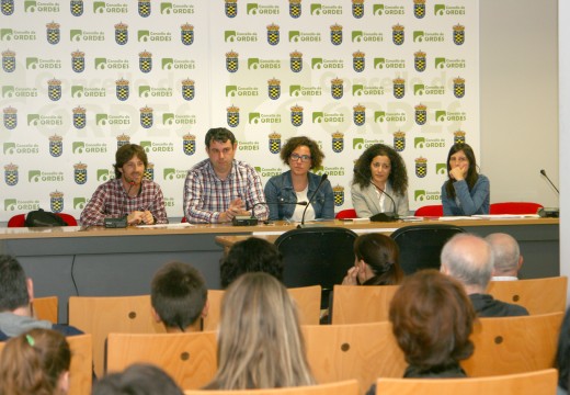 A Escola Municipal de Música mantén unha xuntanza co alumnado e a veciñanza de Ordes