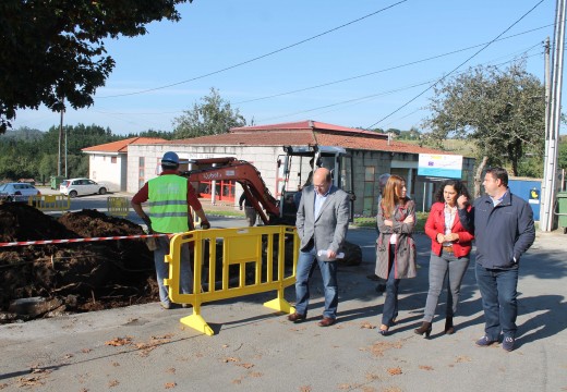 O Concello de Frades inviste 40.000€ na segunda fase da remodelación da praza do mercado de Ponte Carreira