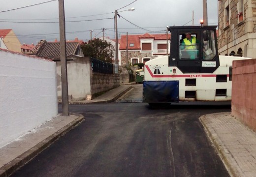 Arrancan as obras para pavimentar as rúas do Campo da Agra en Corrubedo