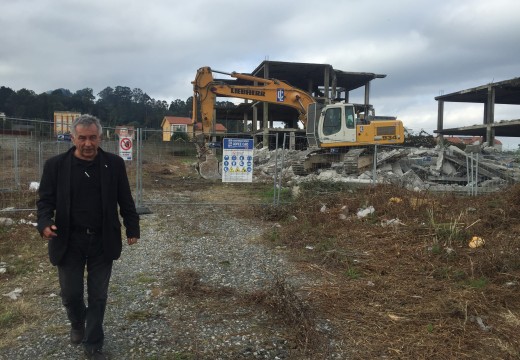 O concello derruba a estrutura de “As Placas” en Castroboo para repoñer a legalidade