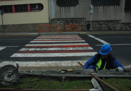 A Brigada Municipal de Obras continúa mellorando a accesibilidade de Riveira