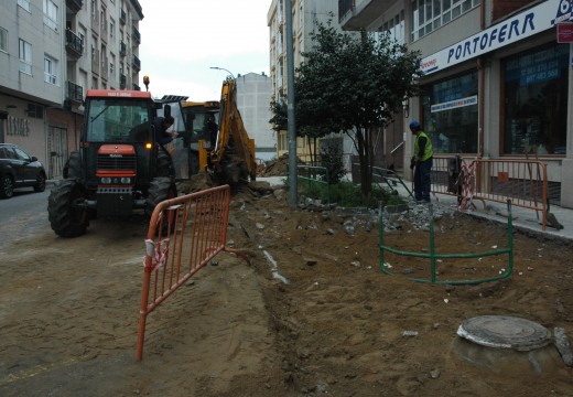 O brigada de obras de Riveira inicia os traballos de ampliación e remodelación de beirarrúas na rúa Agustín Fernández Oujo