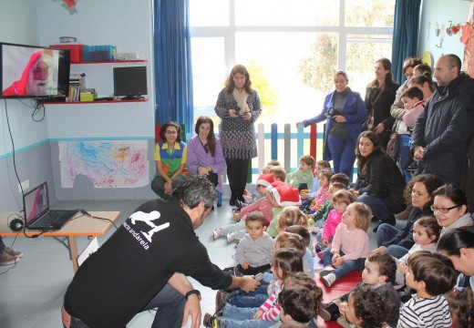 Os meniños da gardería municipal de Brión conectan por videoconferencia con Papá Noel