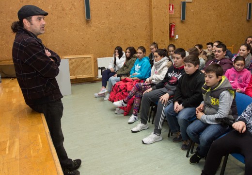 Gabriel Tizón convida á mocidade de San Sadurniño a que reflexione sobre a migración forzada pola guerra en Siria