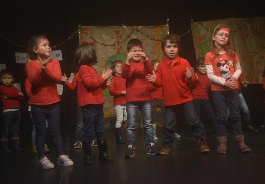 Entrega de diplomas a 150 nenos asistentes aos talleres de conciliación de Nadal