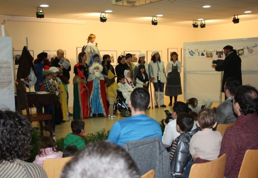 Cheo total no debut do grupo Teatro en Familia da ANPA Carboeiro coa obra “A foto de Nadal”