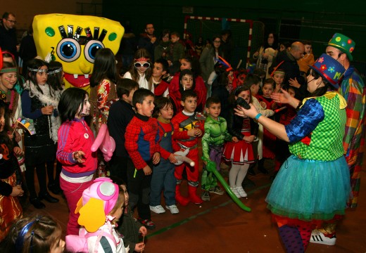 Máscaras, xogos, obradoiros, flocos e moita alegría na ‘Tarde de Entroidada’ infantil de Ordes