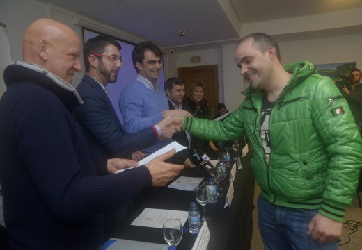 Un total de 5 mulleres e 16 homes concluíron hoxe a súa formación en carpintería co Obradoiro Tahume 2