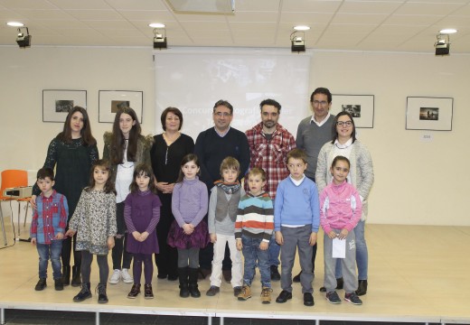 As orosás Belén Cores e Leticia Blanco gañan a sexta edición do concurso de fotografía “Muller traballadora” do Concello de Oroso