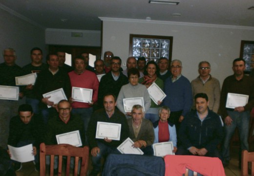 Un total de 25 veciños e veciñas de Frades participaron nun curso de poda e enxertos