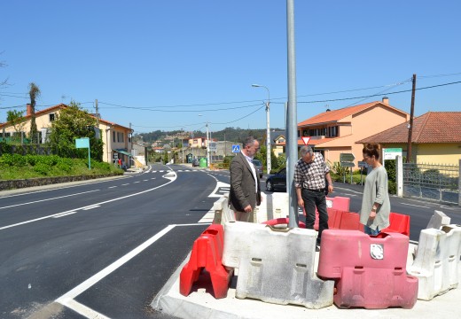 Lema inaugura a súa rotonda cun novo paso de peóns tal e como demandaban os veciños