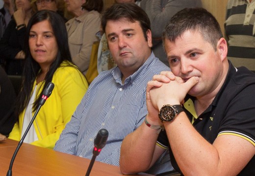 A corporación tomará coñecemento da renuncia no pleno de maio Andrés Fernández presenta a súa renuncia como concelleiro