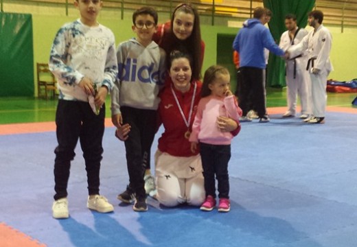 Tania Gándara, campioa do Torneo de Taekwondo da USC