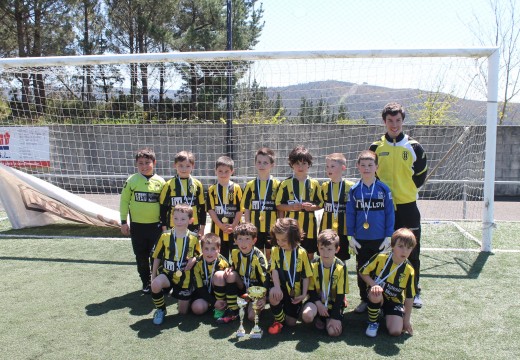 Os prebenxamíns do Bertamiráns CF “A” gaña o IV Torneo F-8 Concello de Lousame tras gañar por penaltis ao Atlético Riveira