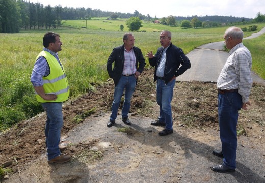 Comenza a reparación da ponte sobre o río Beseño derrubada en xaneiro polas crecidas e que comunica as parroquias de Calvos e Cornado (Touro) con Fonte Díaz, capital do Concello