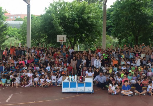 Os alumnos de Portofaro reúnen 600 QUILOS de produtos para colaborar coa despensa de alimentos nun festival solidario