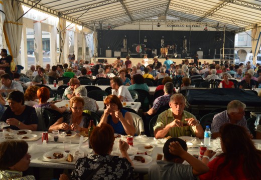 Cincocentas racións de churrasco repartiranse este mércores na Festa da Veciñanza de Fene