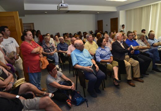 Concorridísima presentación do libro de Plácido Betanzos “Bágoas na Chuvia”