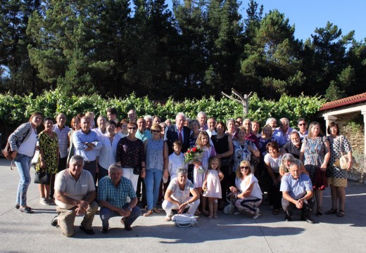 Antigos alumnos e alumnas homenaxean a Ramón Antonio Tojo García, mestre en Senra nos anos sesenta e setenta