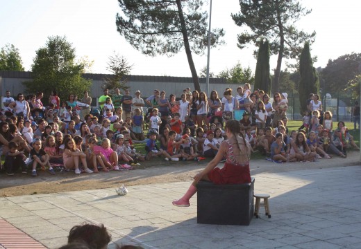 Recta final da Semana Cultural de Oroso con circo, maxia e actuacións musicais