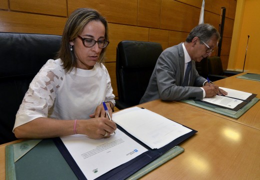 A Xunta e o concello de Carballo asinan o acordo para crear unha bolsa de vivendas sociais cos inmobles desocupados deste municipio e destinalos a familias en dificultades