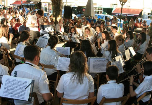 A XVII Xuntanza de Bandas de Música convértese nun recoñecemento ao labor de Fernando Gontad