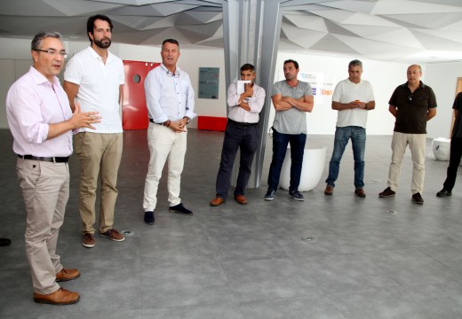 Un grupo de bombeiros galegos visita o novo Centro de Atención ás Emerxencias de Galicia