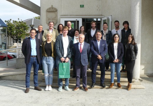 O Concello de Oroso recibe a visita dun grupo de profesores dun colexio de Durham, lugar de orixe do Camiño Inglés