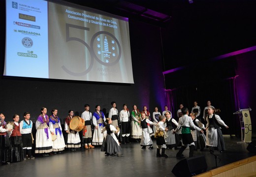 Ordes vólcase para conmemorar o 50 aniversario da Asociación Provincial de Amas de Casa, Consumidores e Usuarios da Coruña