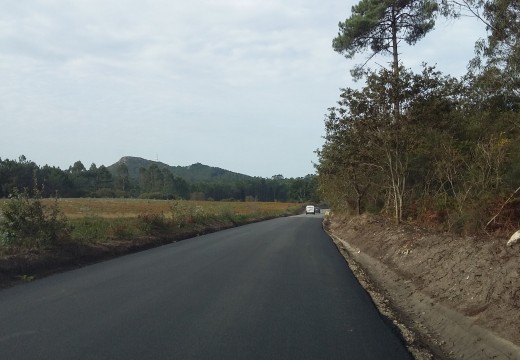 Concluídos os traballos de pavimentación e ampliación do vial entre Gándara en Riveira e Campo de Patas en Porto do Son